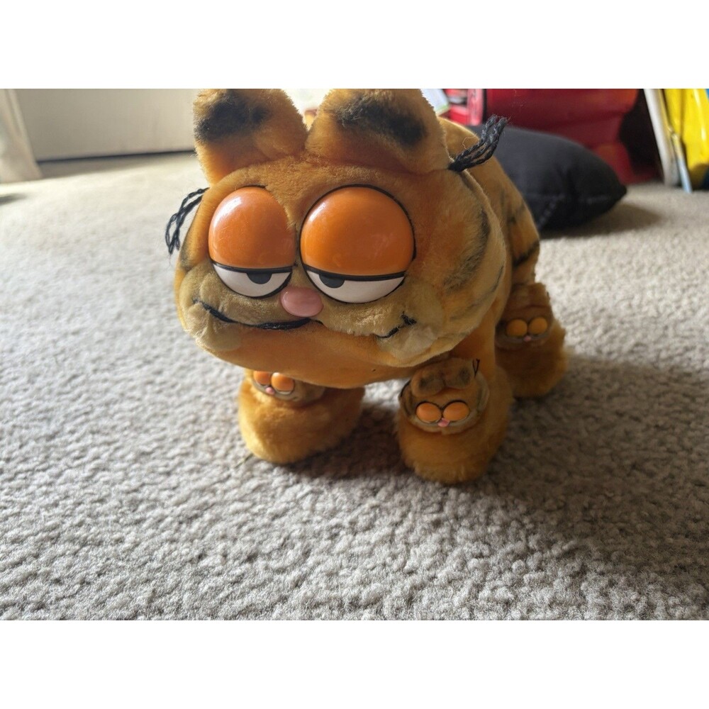 Vintage Dakin 1981 14" Plush Garfield "My Favorite Slippers" NO Pajamas GUC